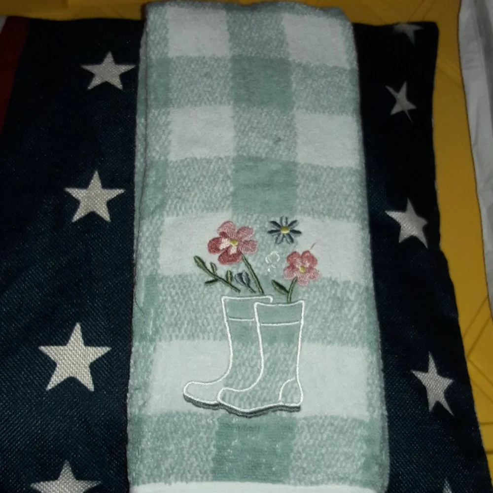 2 Pc Bathroom Hand Towels Spring Expressions 100% Cotton